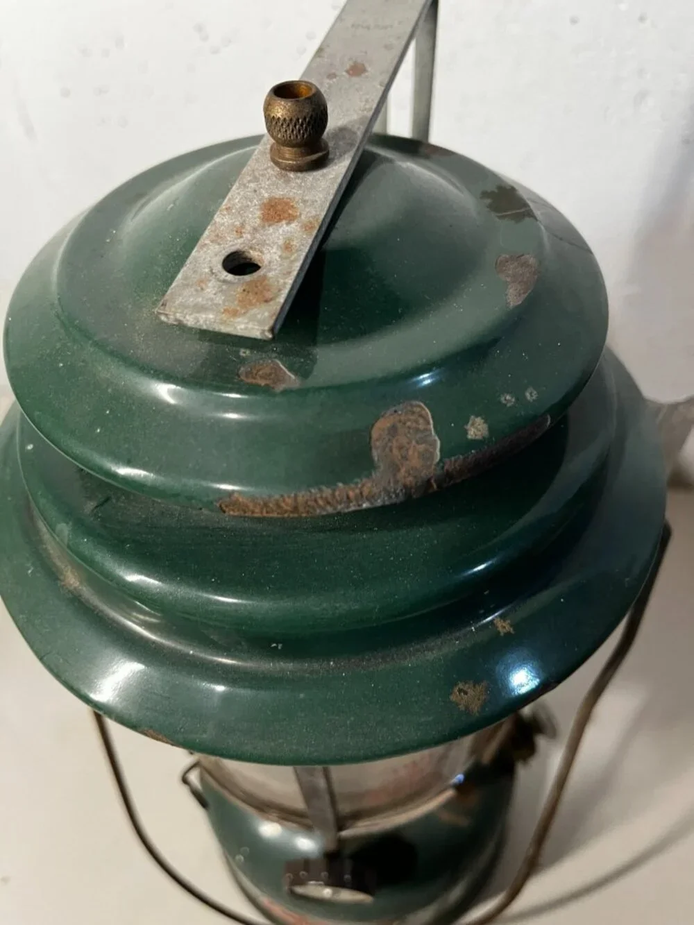 Vintage 1972 Coleman Lantern Model 220F w/ Pyrex Globe & reflector Dated 6 72